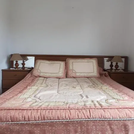 Rosalia Quarto em Acomodações Particulares Estrada