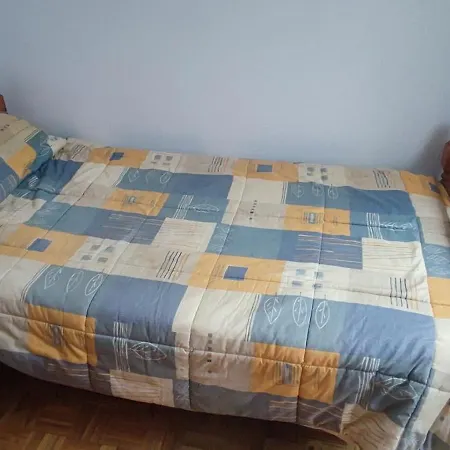 Rosalia Quarto em Acomodações Particulares Estrada